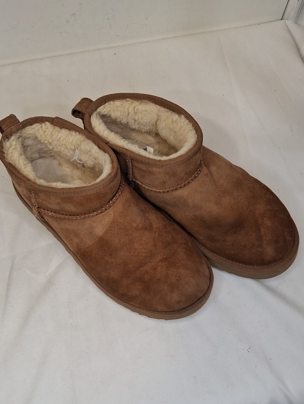 UGG Women's Classic Ultra Mini Boot. Chestnut Brown Suede Wuth Sheepskin Lining